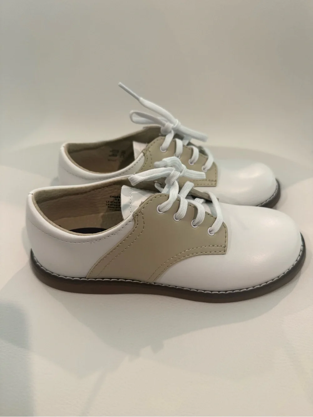 ☀️🌊 Footmates Cheer Two-Tone White and Beige Oxford Shoes